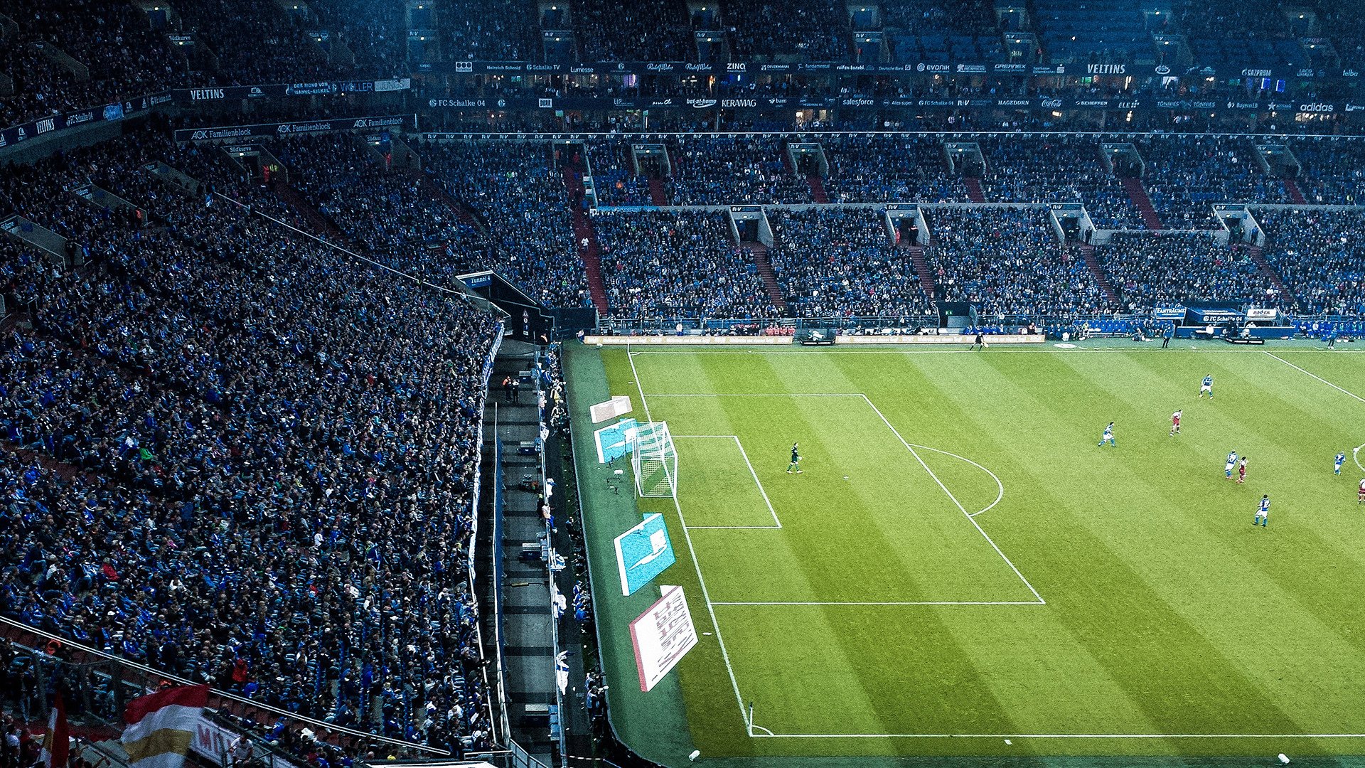 法甲豪门“边路+高压”战术:打乱对手战略,足球高压战术