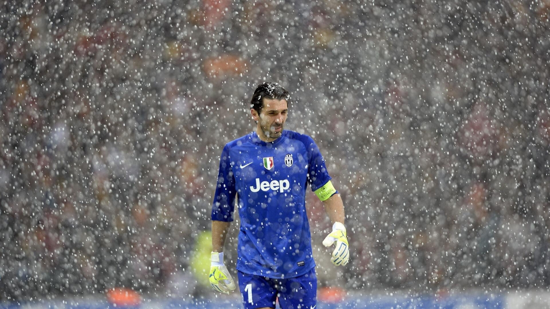 九游娱乐网站体验棒-逆风高飞：那些用信念改变命运的足球战士